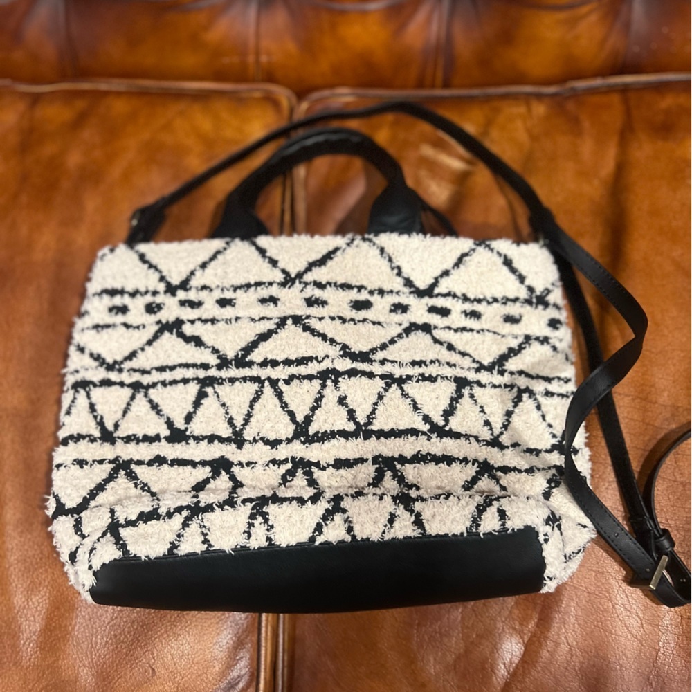 Universal Thread Black and Cream Sherpa Tote Bag
